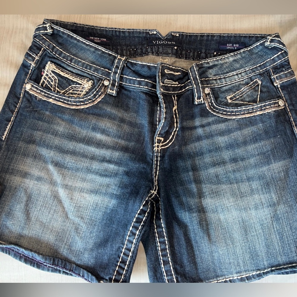 Women’s Vigoss shorts. Size 9/10
